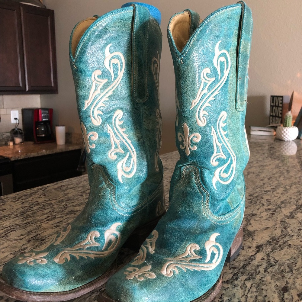 Women’s corral cowboy boots